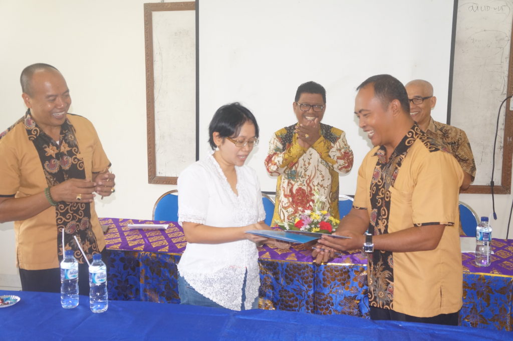 Universitas Katolik Parahyangan Gelar ToT di FISIP UNR ...