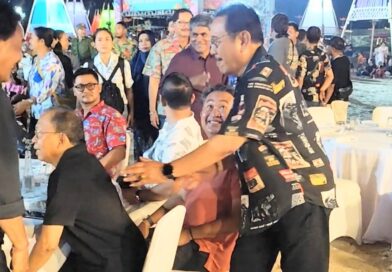 Cok Ace Kejutkan Wayan Koster di Sanur Village Festival, Pose Dua Jari Tandai Pertemuan