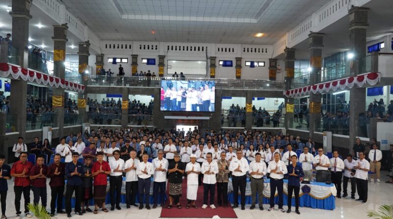 Koster-Giri Hadiri Uji Publik di Depan 1300 Mahasiswa, Presma Undiksha Minta Mahasiswa Harus Cerdas Memilih