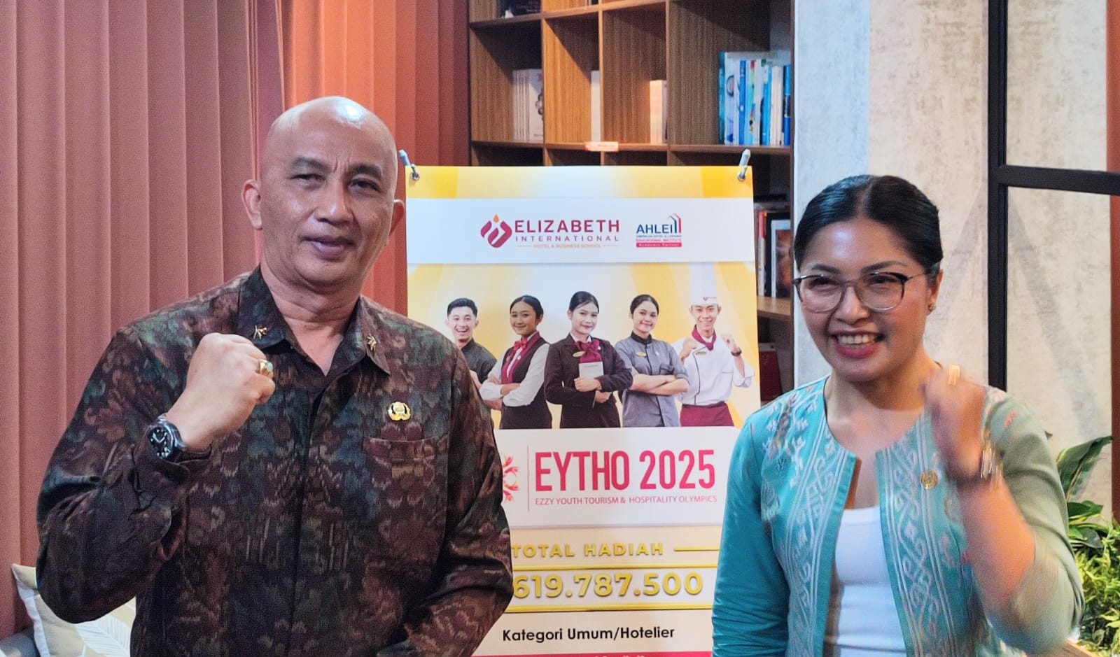 Direktur Elisabeth International Putu Sri Budani bersama Kadis Ketenagakerjaan dan ESDM Ida Bagus Seriawan